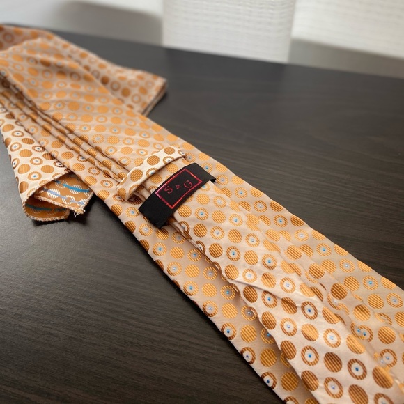 S&G Tie w/ handkerchief - Picture 2 of 2